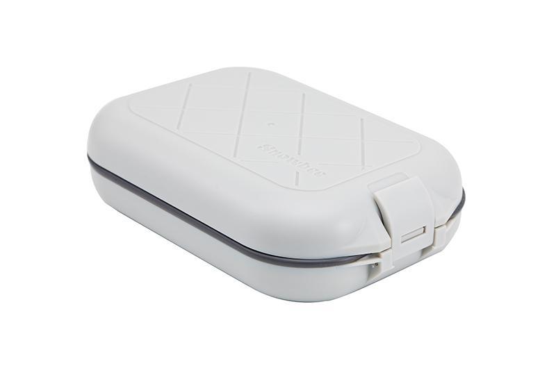 Clamshell Fly Box With Center Leaf Essentials